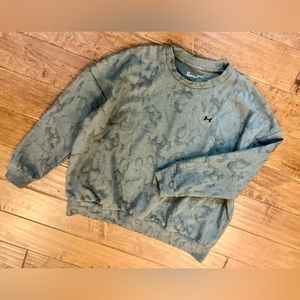 Under Armour Woman’s gray Unstoppable Daytona Move light crew top Sz Medium